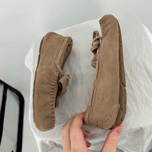 Women's 'Beachwood' UGG Dakota Bling Bow Shearling Lined Moccasins Slippers 6M - Picture 5 of 8